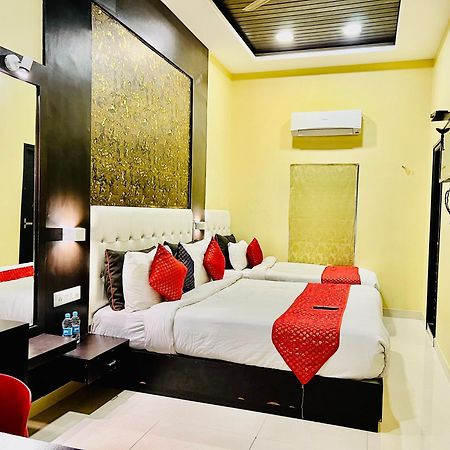 Hotel Grand Bhagwat, Удайпур Экстерьер фото