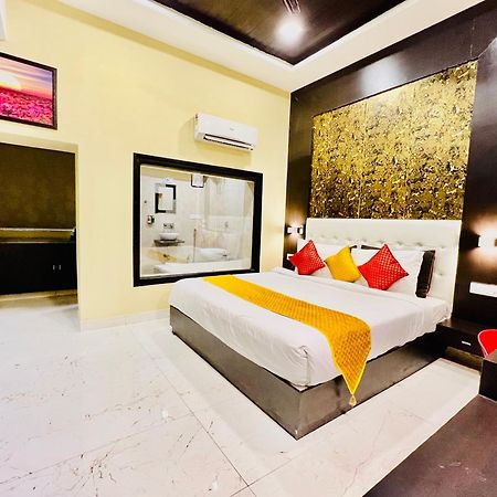 Hotel Grand Bhagwat, Удайпур Экстерьер фото