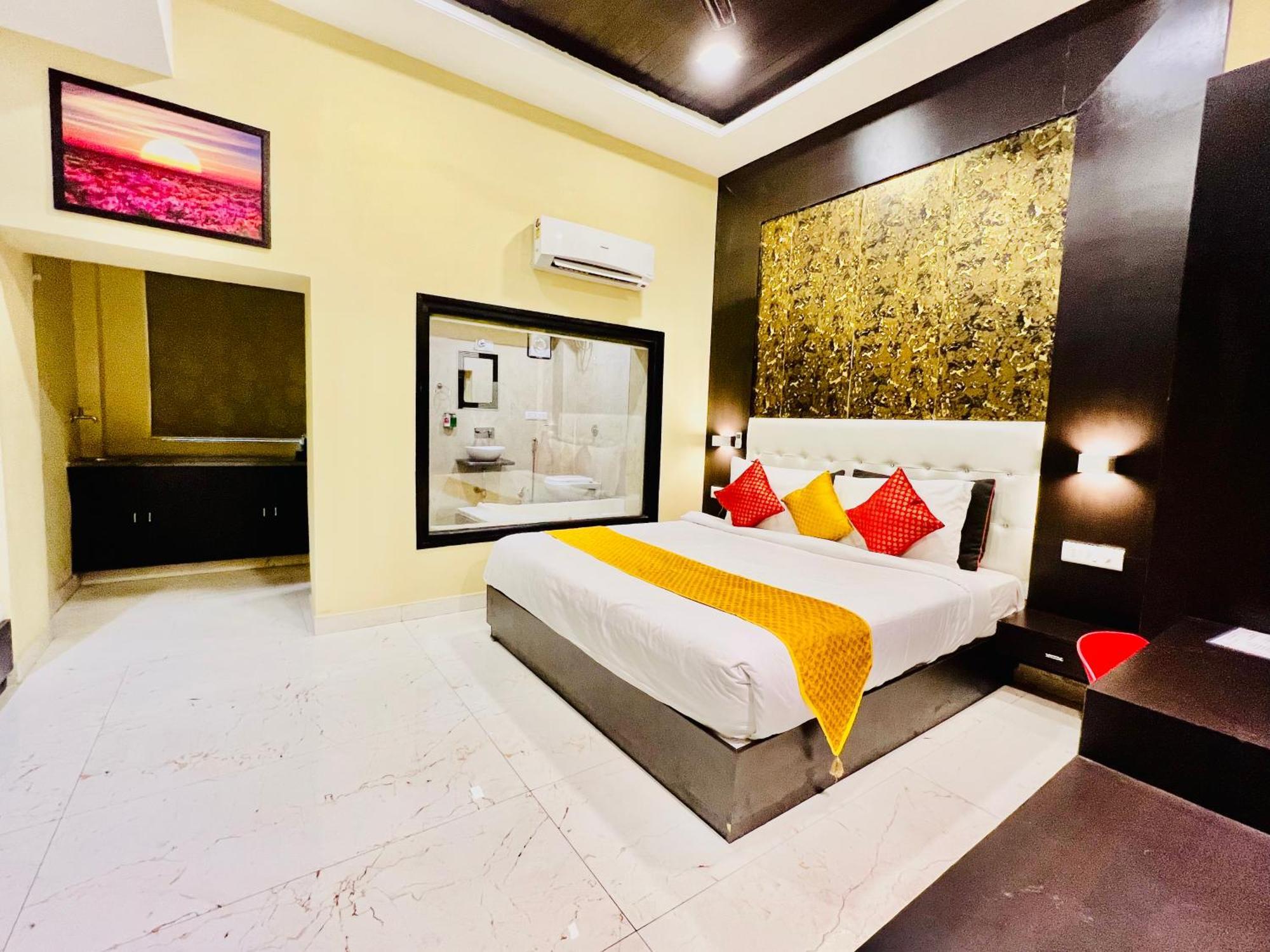 Hotel Grand Bhagwat, Удайпур Экстерьер фото