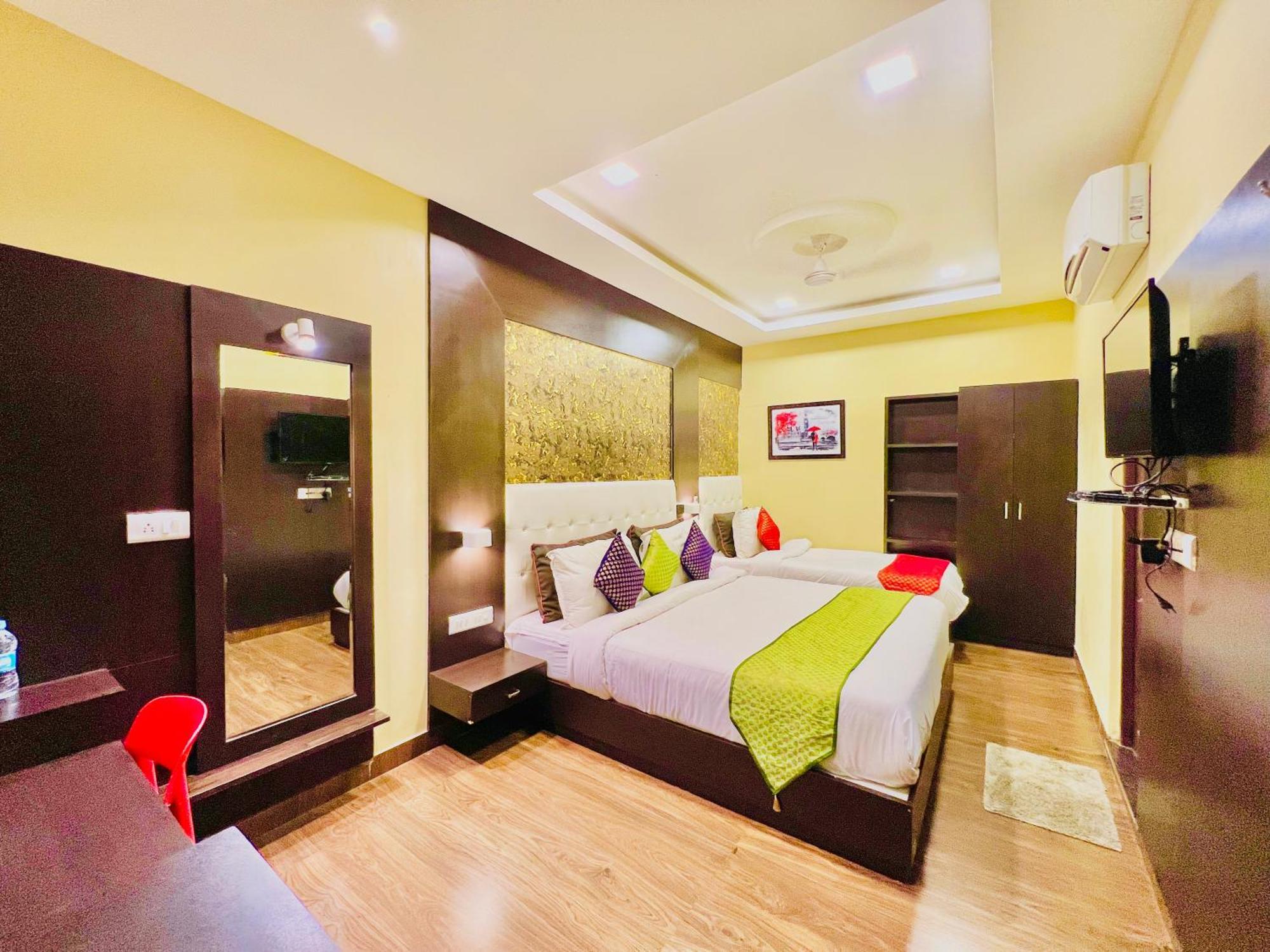 Hotel Grand Bhagwat, Удайпур Экстерьер фото