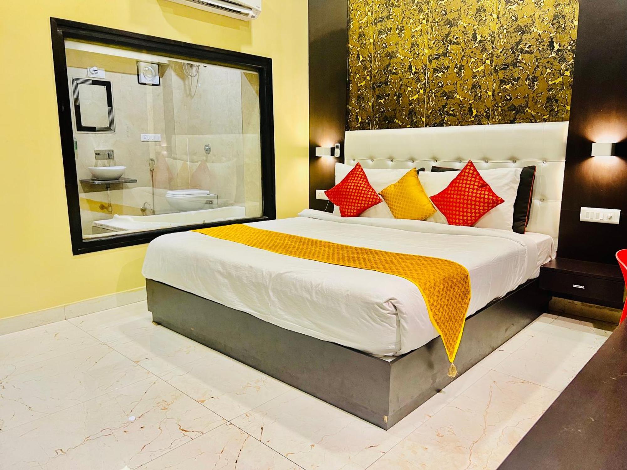 Hotel Grand Bhagwat, Удайпур Экстерьер фото