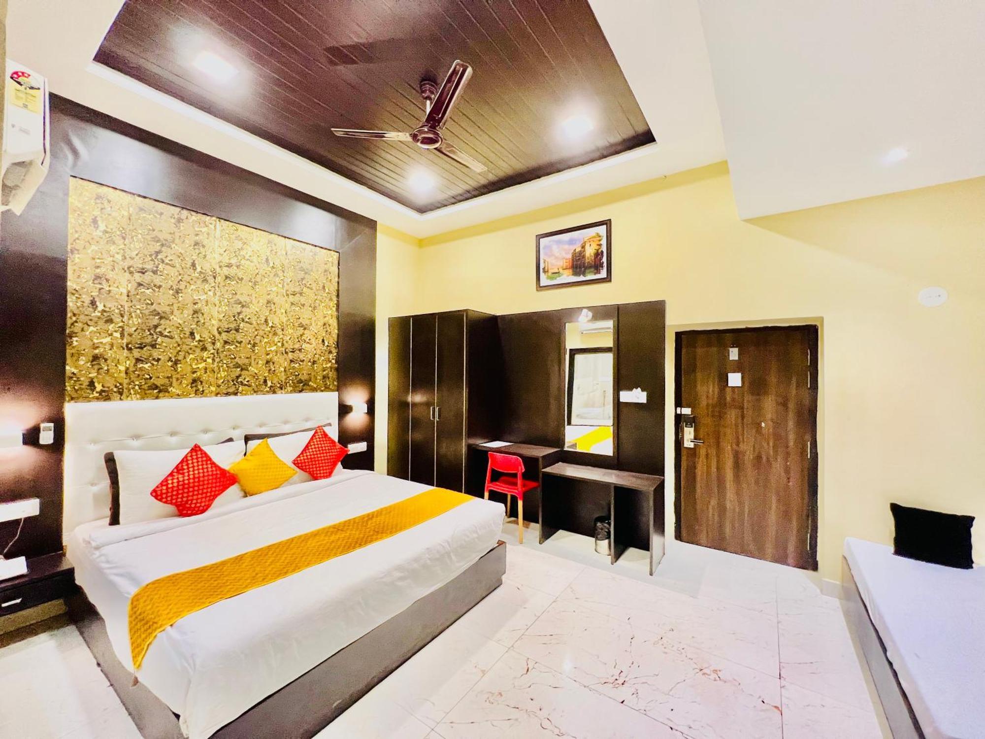 Hotel Grand Bhagwat, Удайпур Экстерьер фото