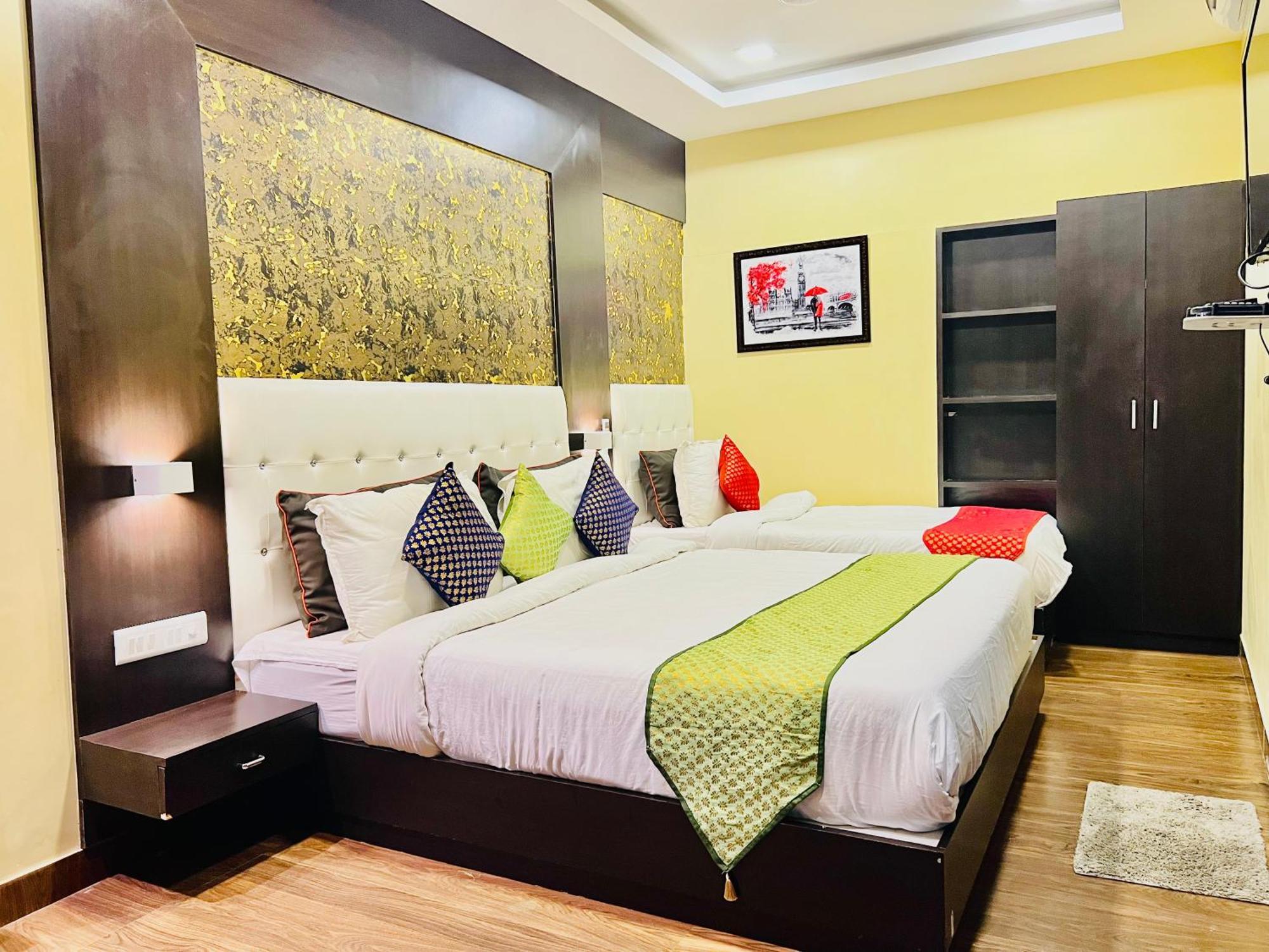 Hotel Grand Bhagwat, Удайпур Экстерьер фото