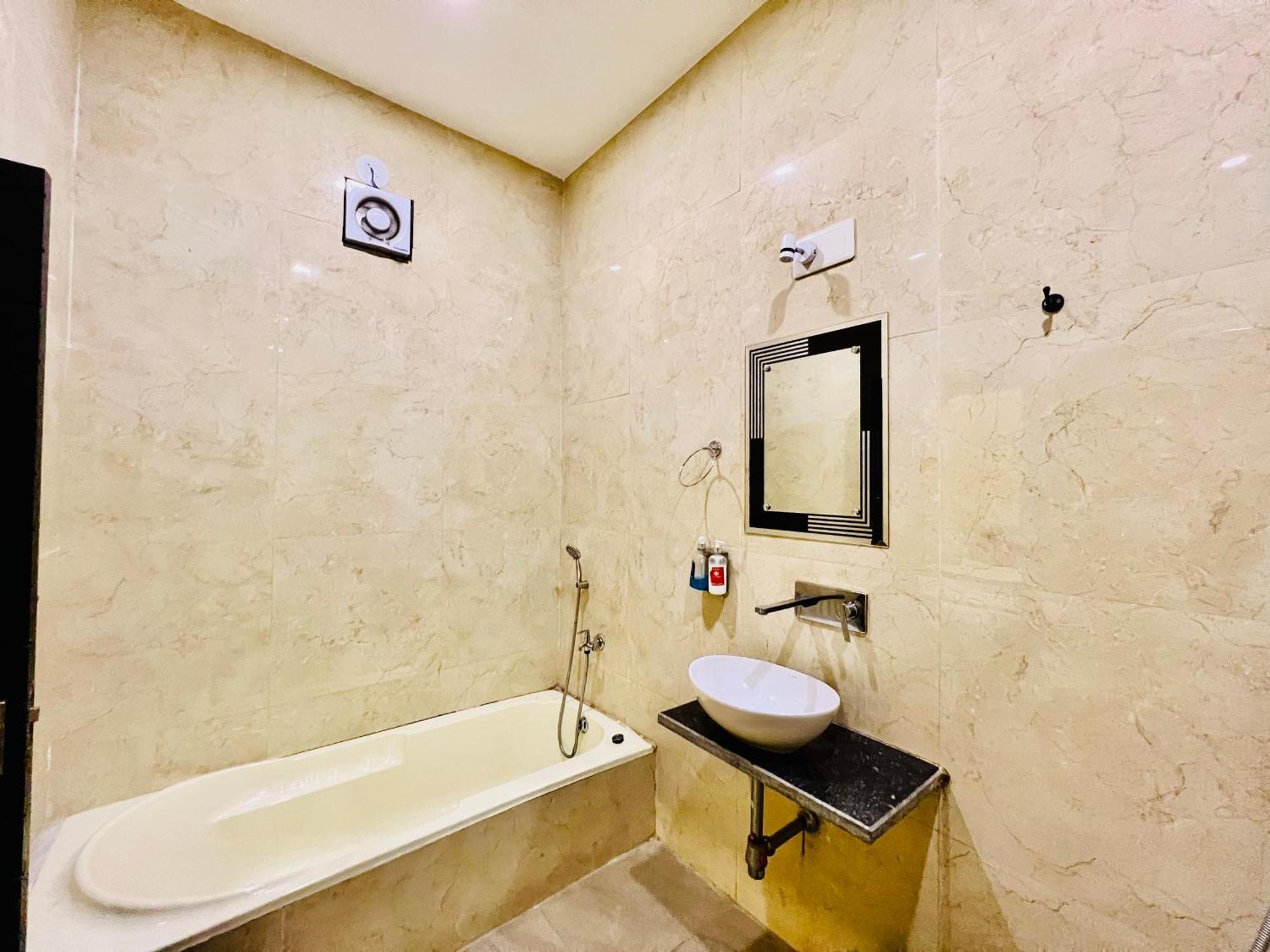 Hotel Grand Bhagwat, Удайпур Экстерьер фото
