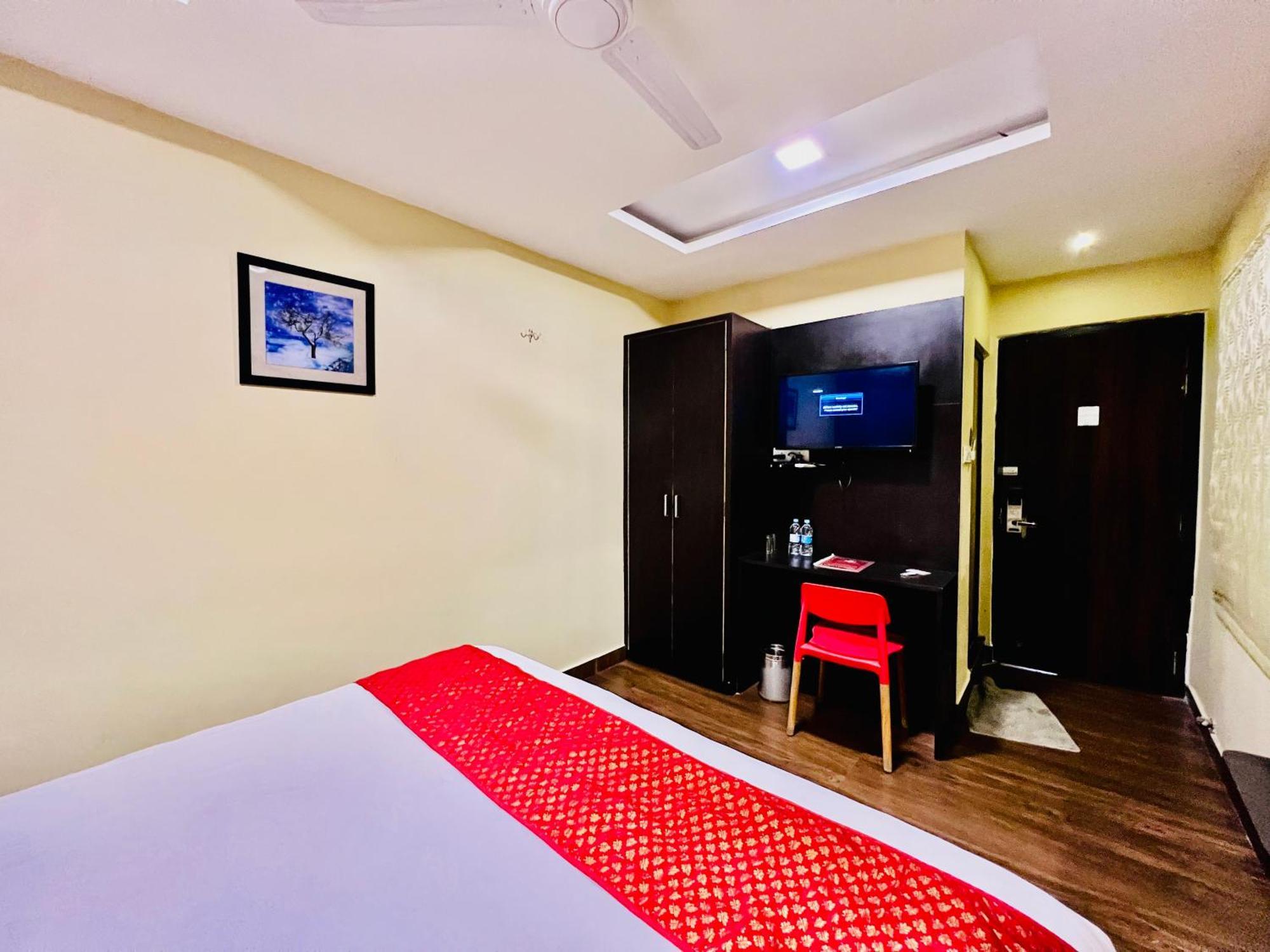 Hotel Grand Bhagwat, Удайпур Экстерьер фото