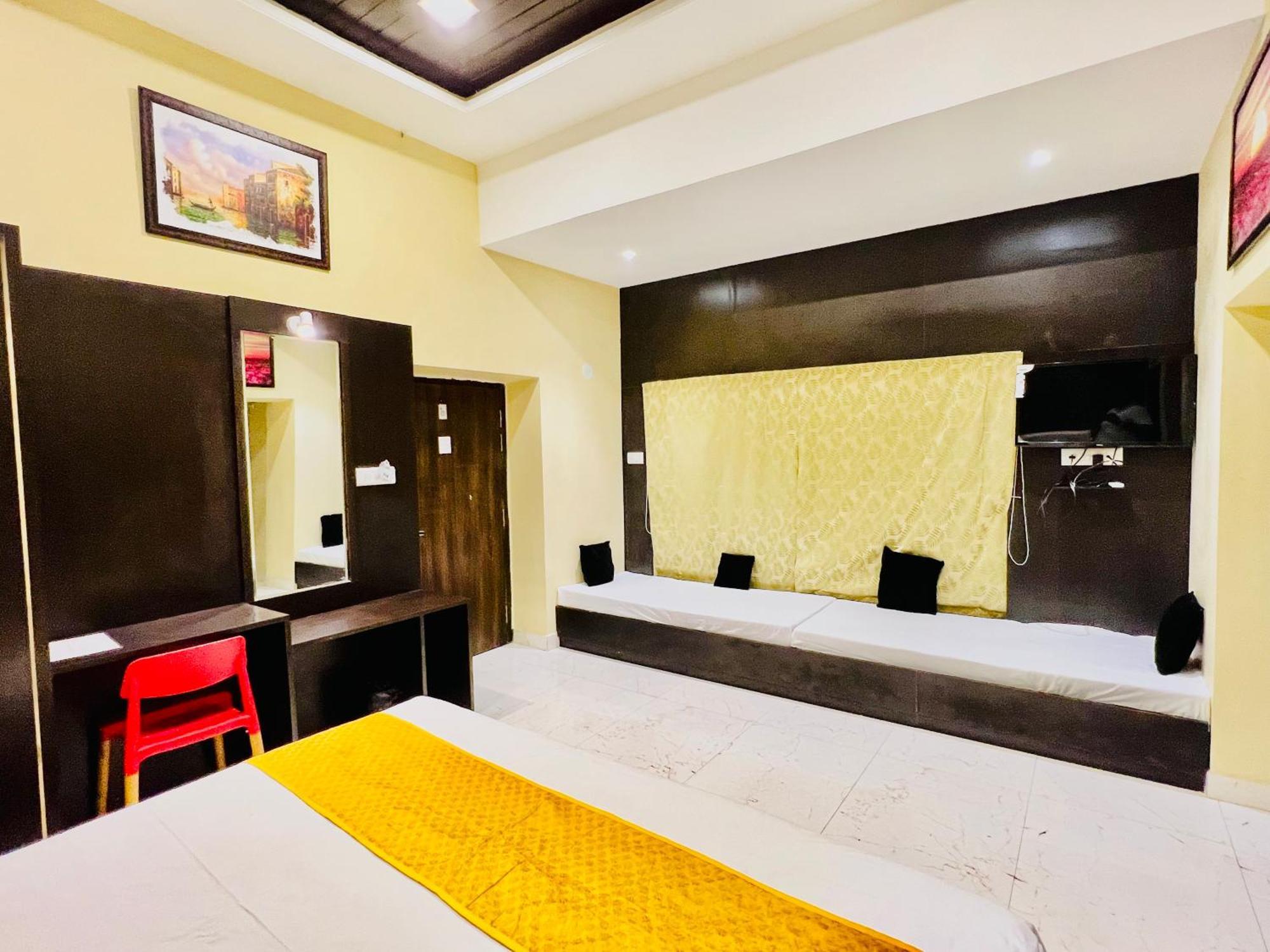 Hotel Grand Bhagwat, Удайпур Экстерьер фото