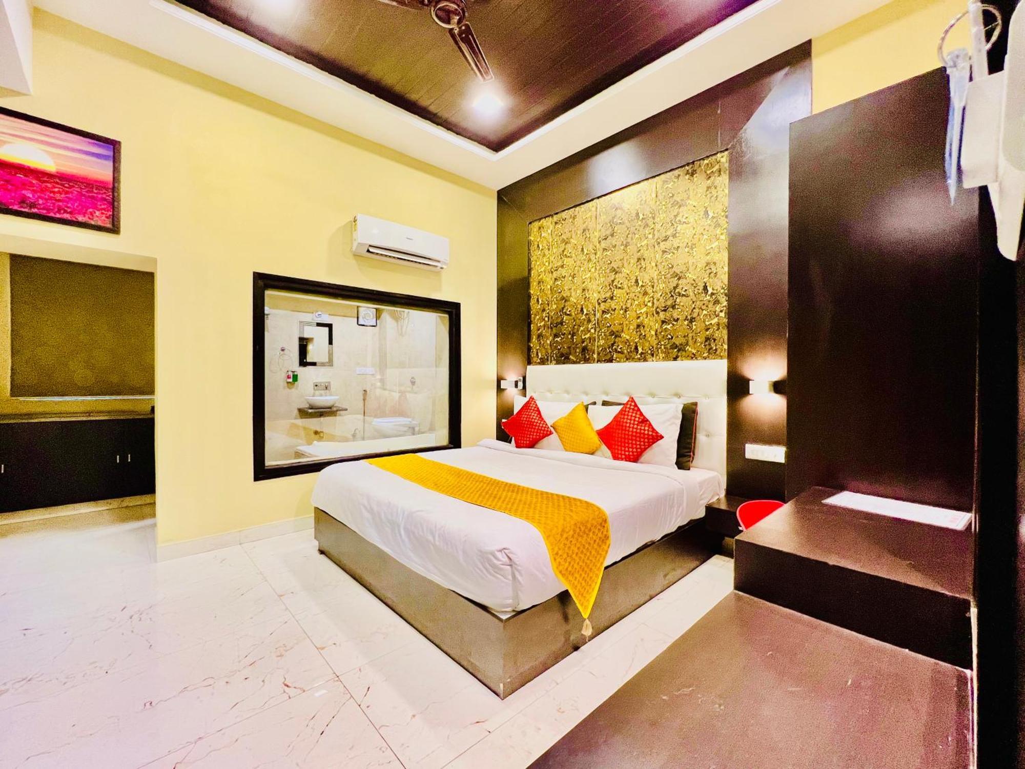 Hotel Grand Bhagwat, Удайпур Экстерьер фото