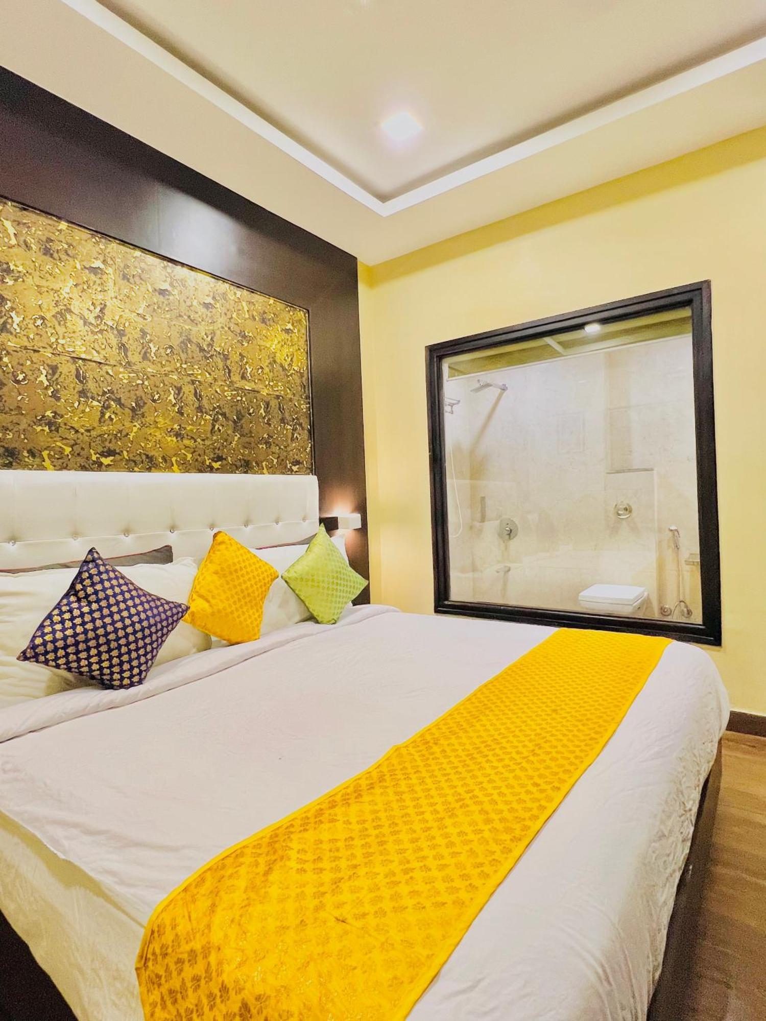 Hotel Grand Bhagwat, Удайпур Экстерьер фото