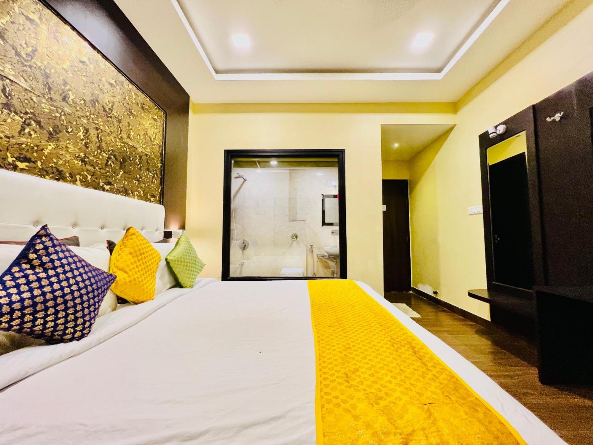 Hotel Grand Bhagwat, Удайпур Экстерьер фото