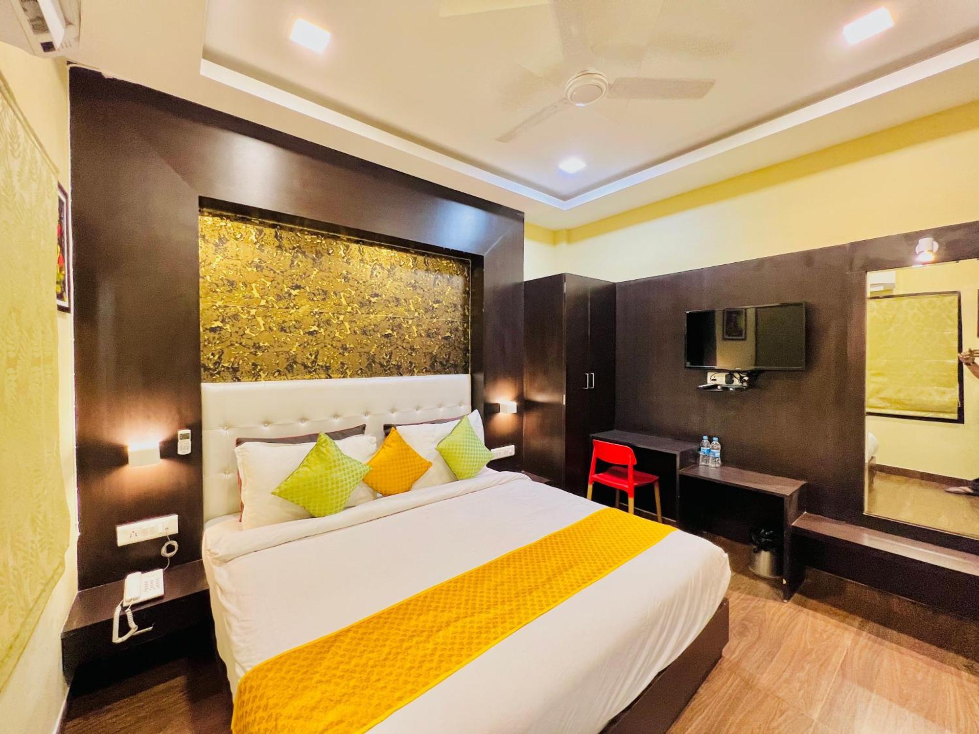 Hotel Grand Bhagwat, Удайпур Экстерьер фото