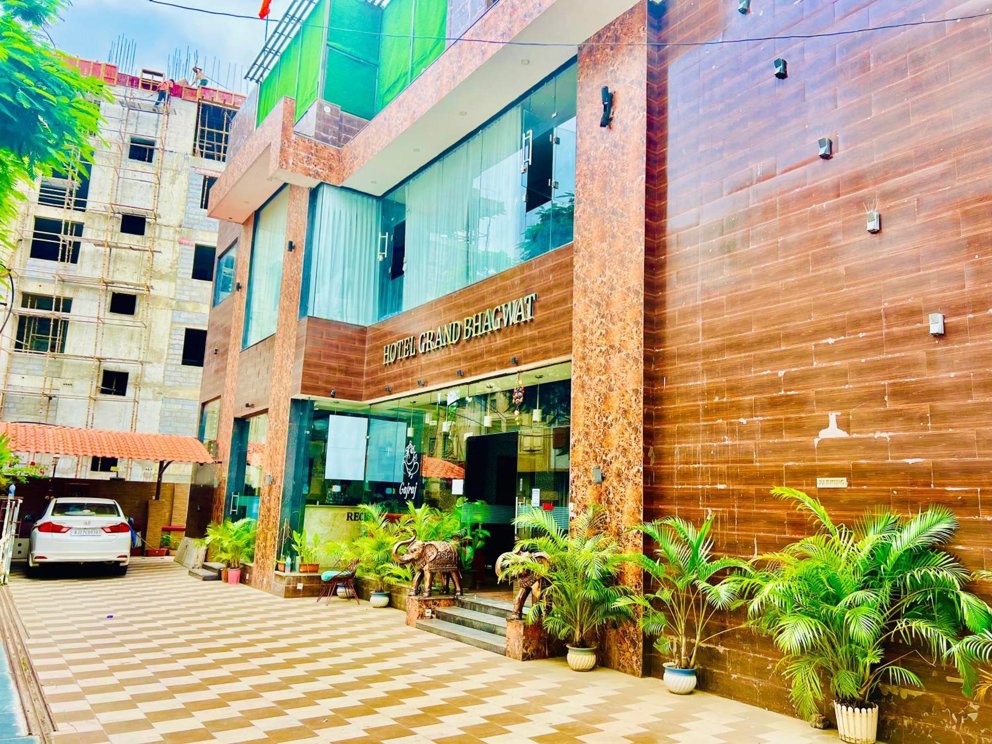 Hotel Grand Bhagwat, Удайпур Экстерьер фото