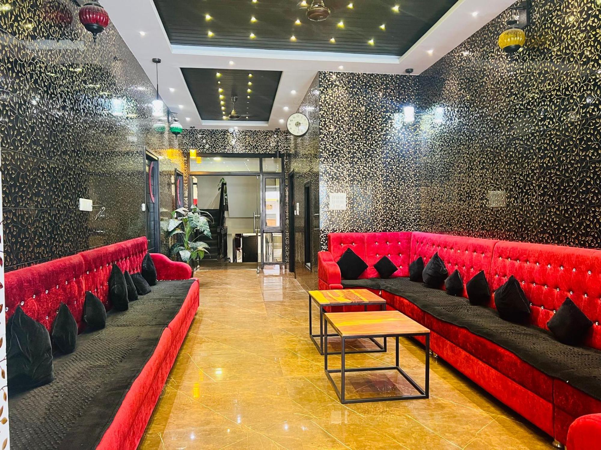 Hotel Grand Bhagwat, Удайпур Экстерьер фото