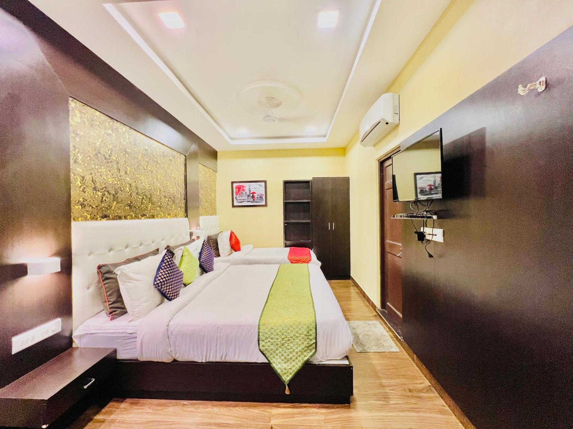 Hotel Grand Bhagwat, Удайпур Экстерьер фото