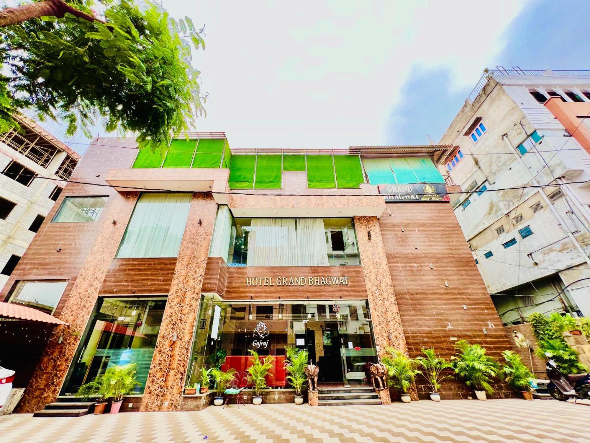 Hotel Grand Bhagwat, Удайпур Экстерьер фото
