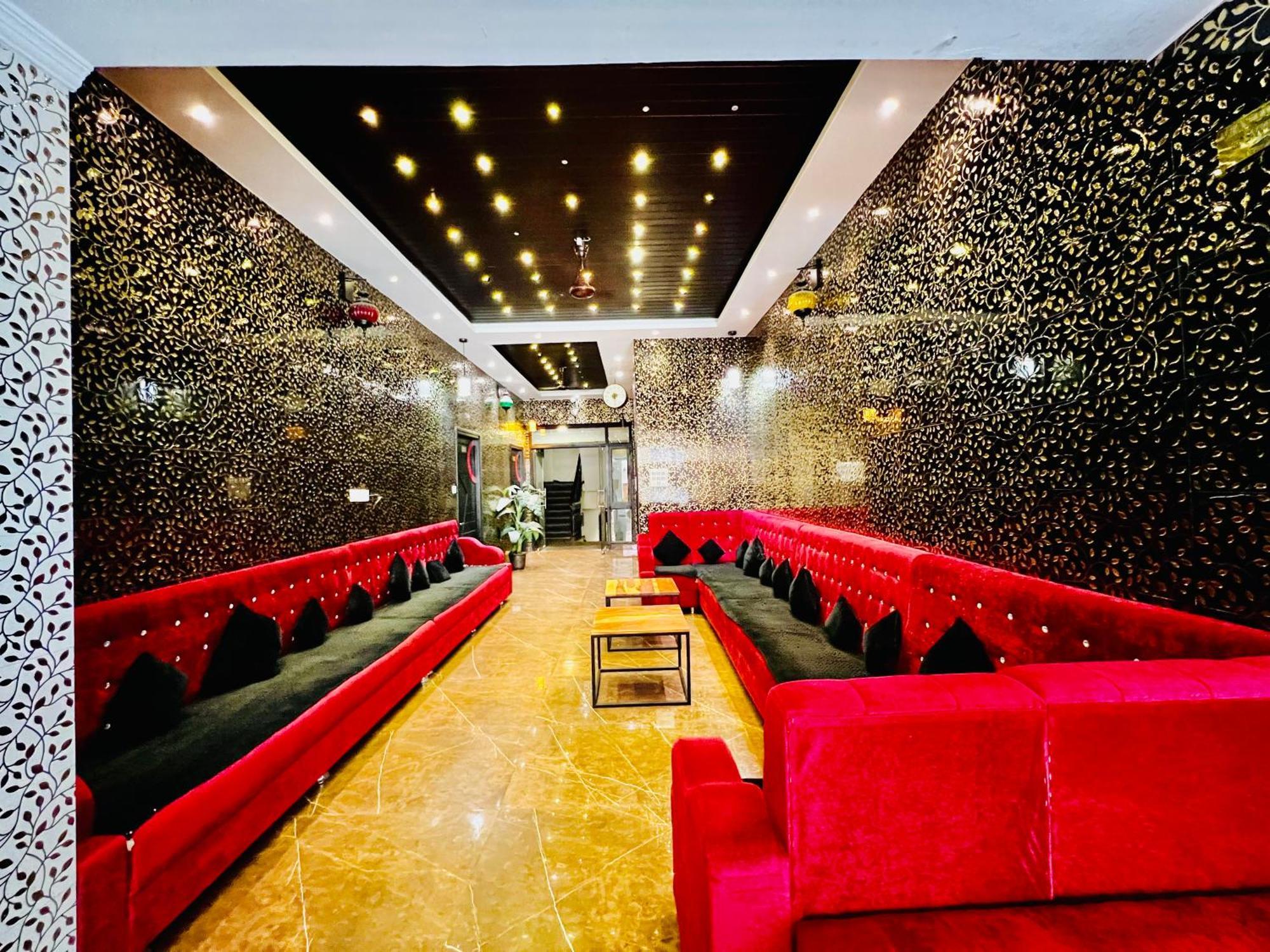 Hotel Grand Bhagwat, Удайпур Экстерьер фото