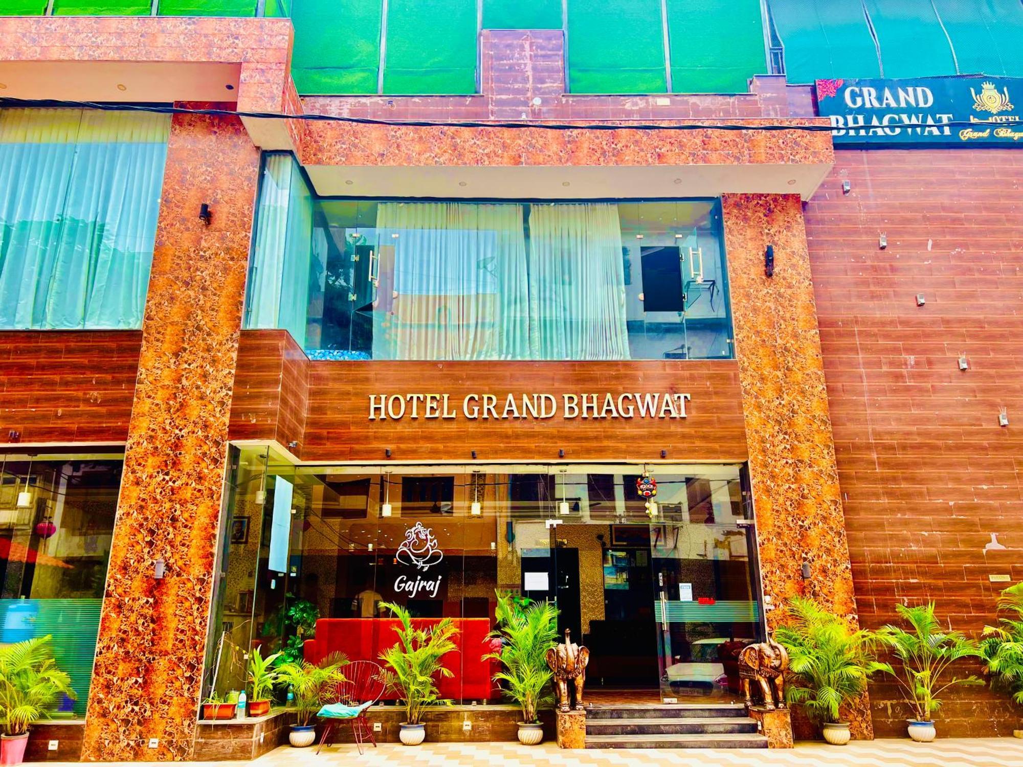 Hotel Grand Bhagwat, Удайпур Экстерьер фото